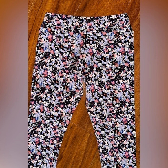 American Eagle Flower Print Capri Leggings - Picture 4 of 11
